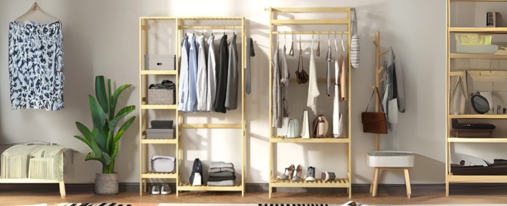 Offener Kleiderschrank