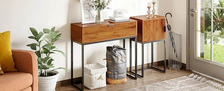 Konsolentisch mit Metallrahmen