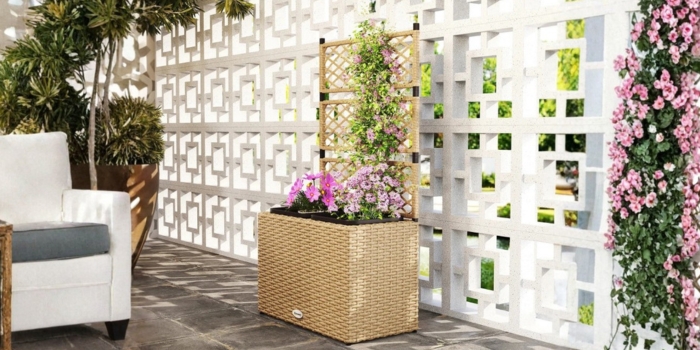 Pflanzbehälter aus Rattan