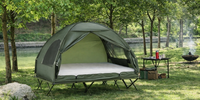 Erhöhtes Campingbett