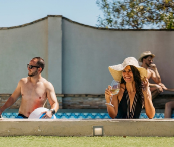 Arredare un giardino con piscina: idee e consigli