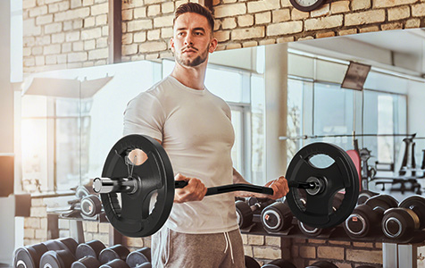 Barre EZ Curl pour des mouvements plus sûrs et plus efficaces.