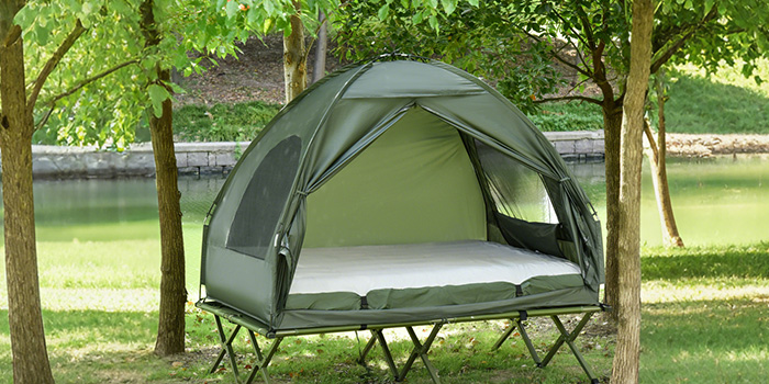Lit de camping surélevé
