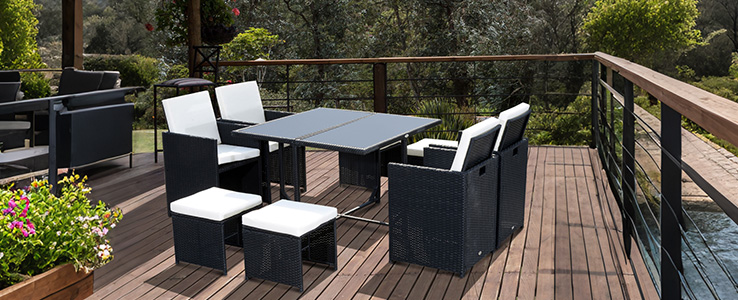 Espace repas en résine tressée "All-weather"