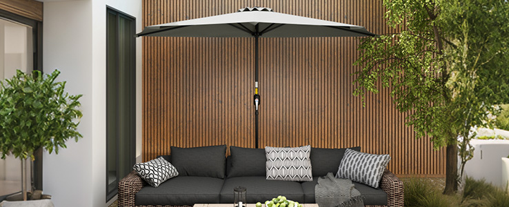 Pas de place au sol ? Aucun problème : Le parasol mural