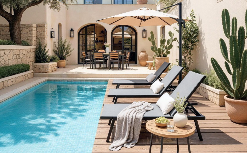 Relaxar junto à piscina
