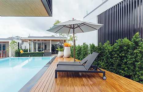 Amenajare curte cu piscina