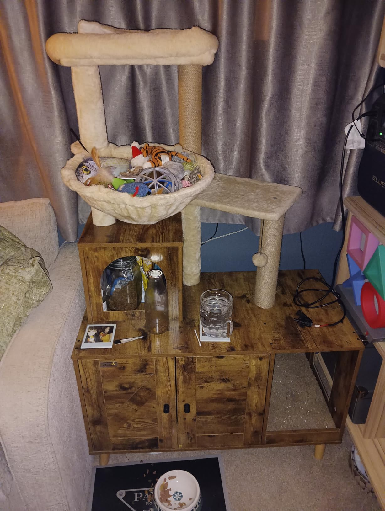 Nice height and good for storage