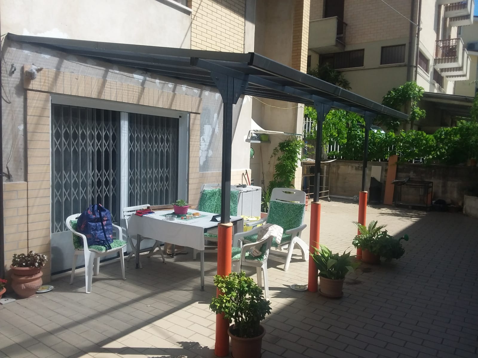 Pergola Addossata Outsunny 4.4x3m In Alluminio E Policarbonato - Gazebo Da Giardino Regolabile Grigio - Foto 6