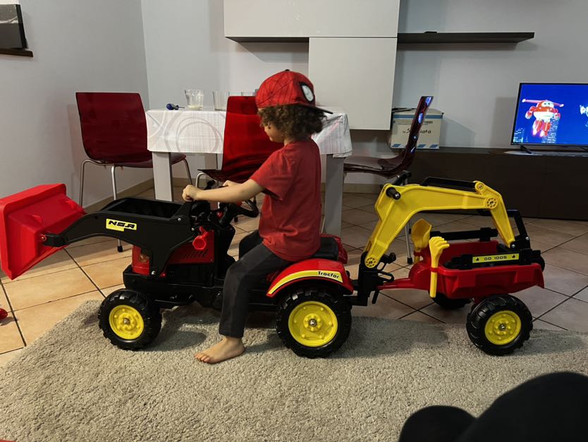 HOMCOM Tractor A Pedales Con Remolque Y Pala Excavadora – Juguete De Conducción Para Niños +3 Años, 179x42x59 Cm, Rojo, Soporta 35 Kg