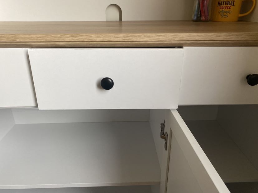 Credenza HOMCOM Con Luce LED A Sensore Di Movimento – 80x40x176,5 Cm, Bianca, 2 Ante, Ripiani Regolabili, Struttura Anti-ribaltamento