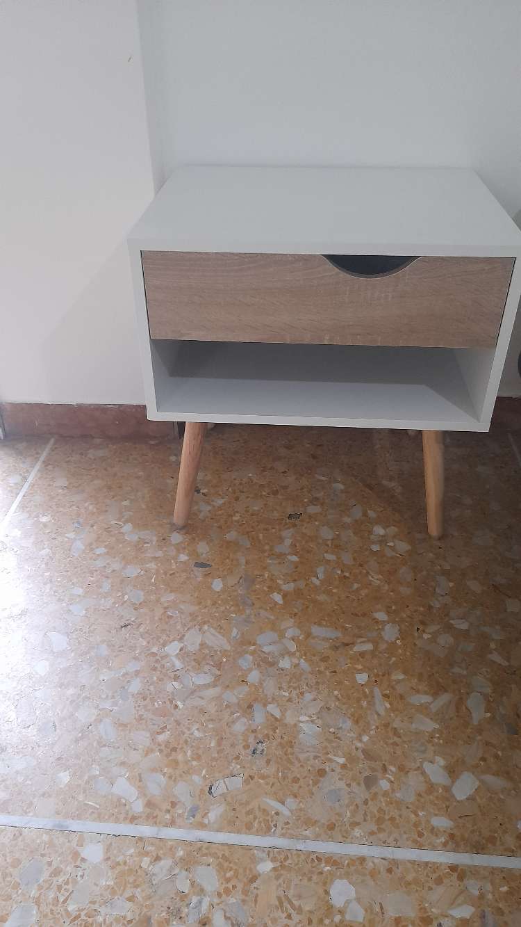 Set Di 2 Comodini HOMCOM Con 2 Cassetti Scanalati - Rovere, 40x40x53 Cm, Maniglie Dorate