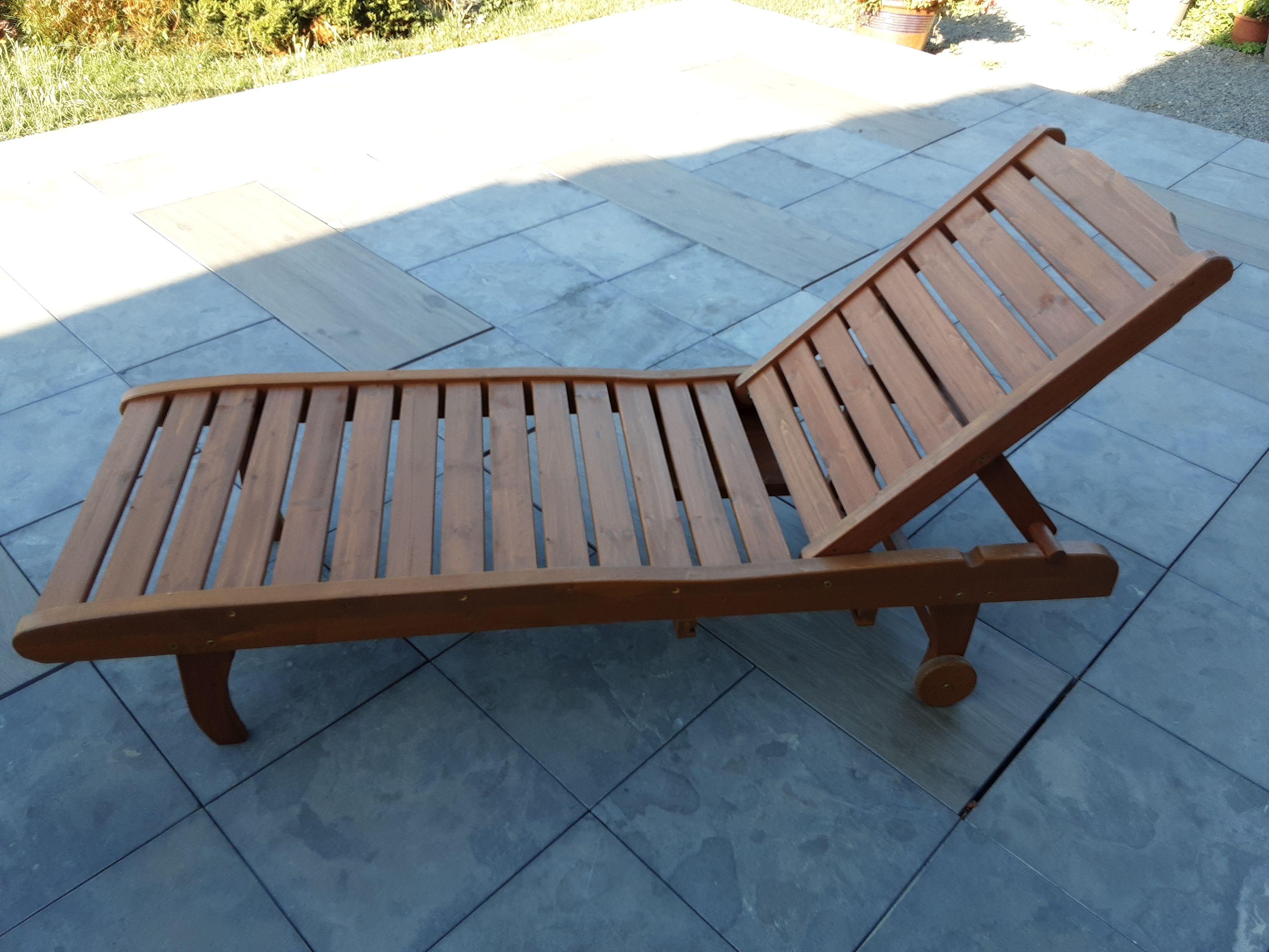 Lettino Prendisole Outsunny In Legno - Con Ruote E Vassoio Estraibile 182x60cm