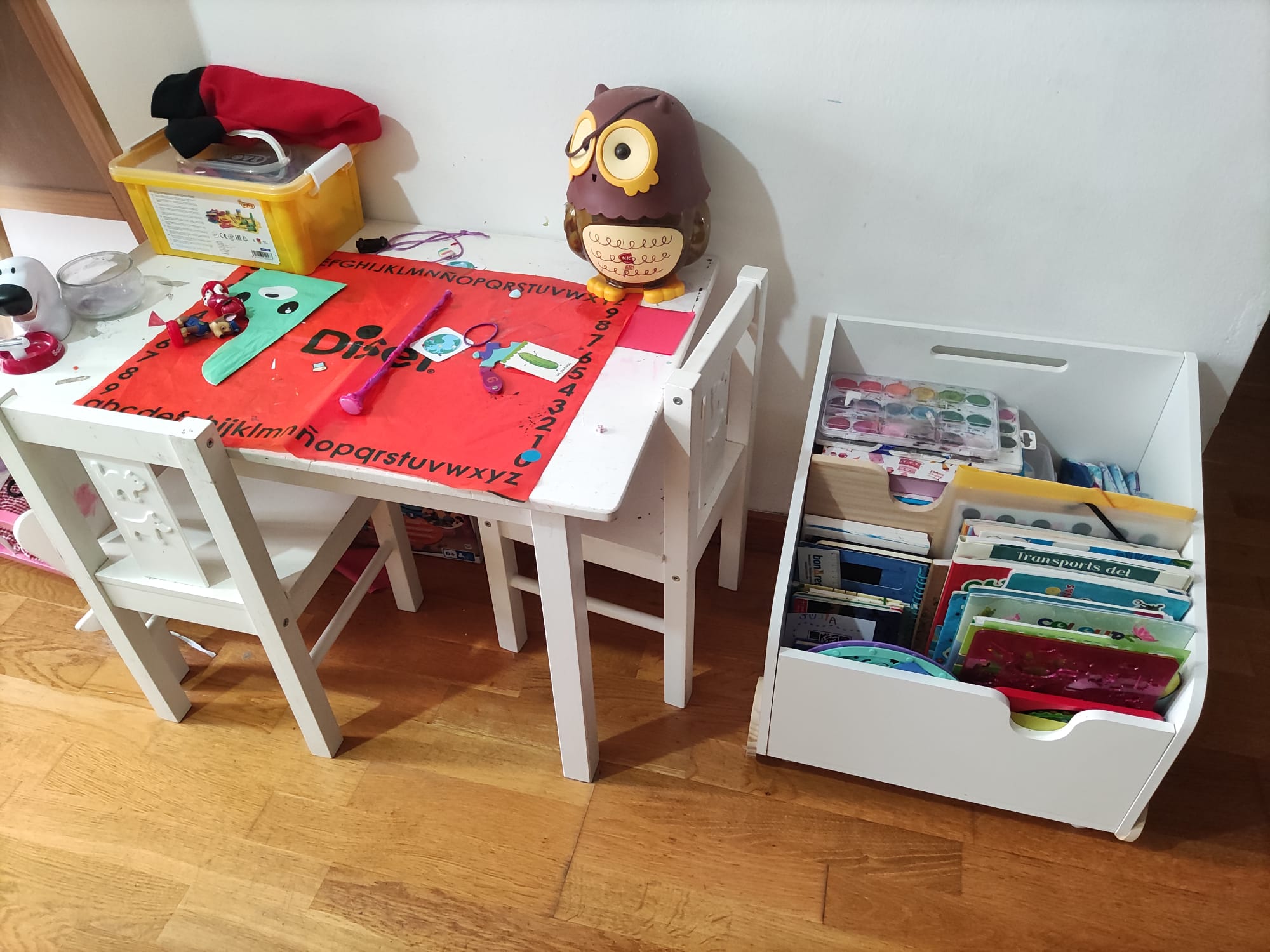 carrito de madera para guardar juguetes