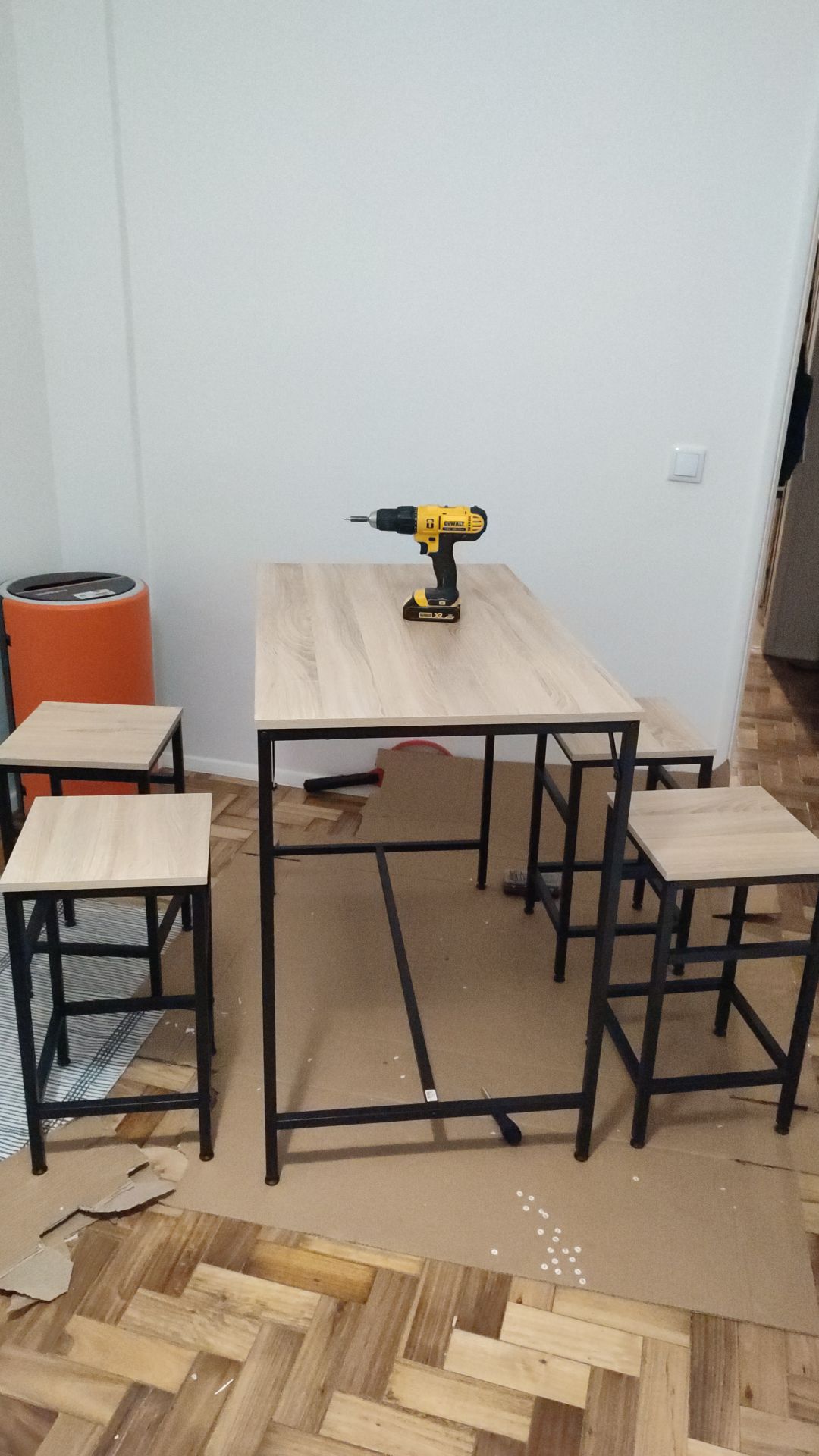 Ensemble Table Bar + 4 Tabourets HOMCOM - Style Industriel 110x50cm - Marron Et Noir - Idéal Petit Espace