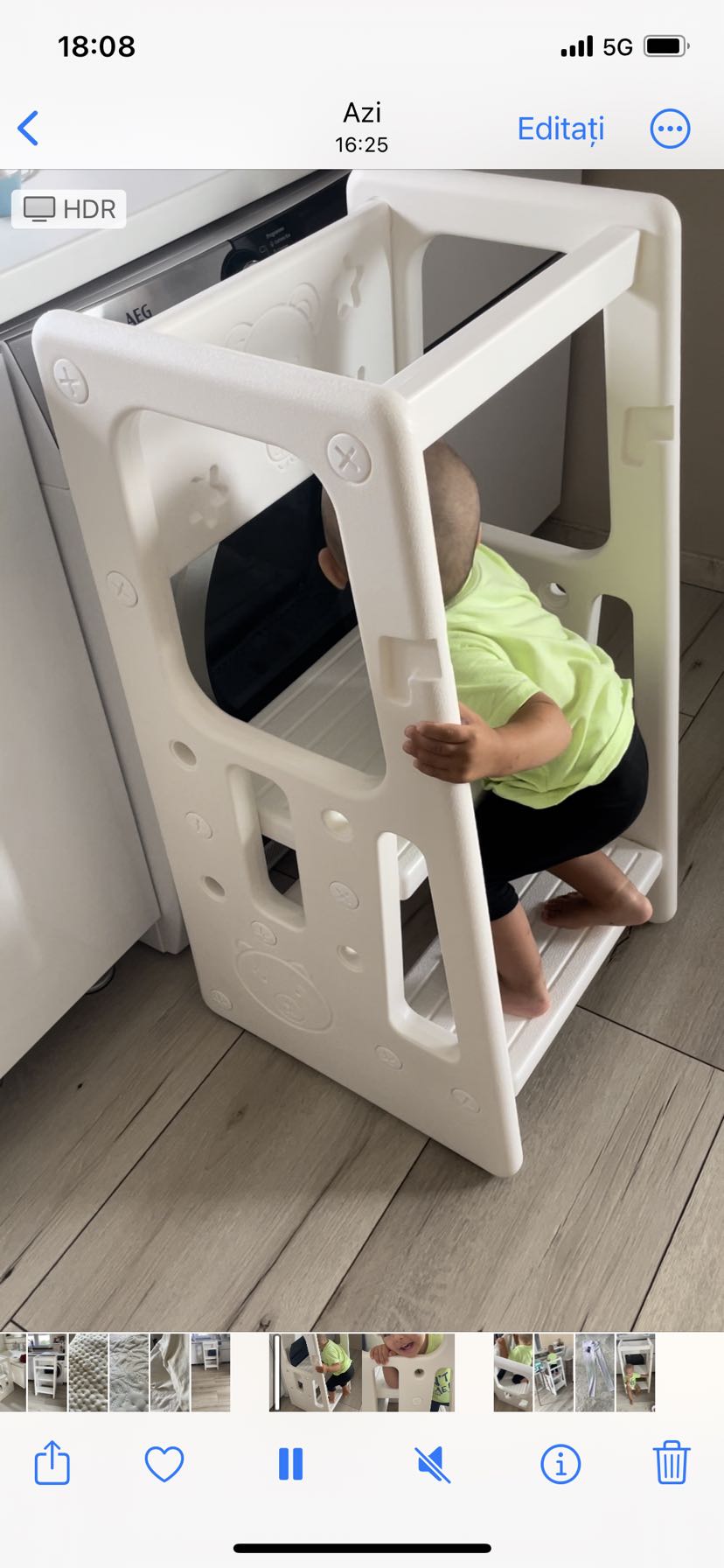AIYAPLAY - Torre De Aprendizaje 4 En 1 Taburete De Aprendizaje Para Niños De 3 Años En Forma De Coche Convertible En Mesa Y Silla Con Pizarra De Doble Cara Barra De Seguridad 58x46x92 Cm Blanco Y Gris