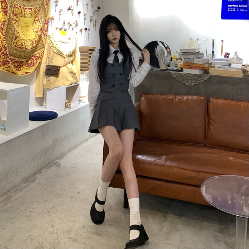 Short grey waistcoat pleated skirt two-piece preppy suit - Main Image