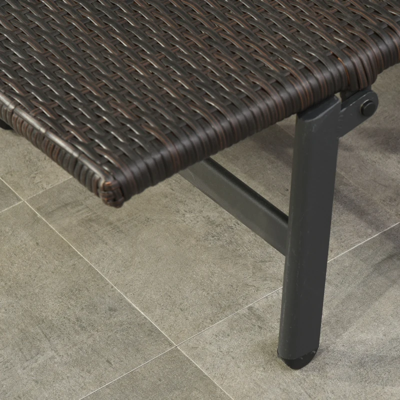 Outsunny Tumbona de Jardín de Ratán 192x74x55 cm con Respaldo Reclinable en 7 Posiciones Reposabrazos y Ruedas Marco de Aluminio para Patio Terraza Balcón Marrón