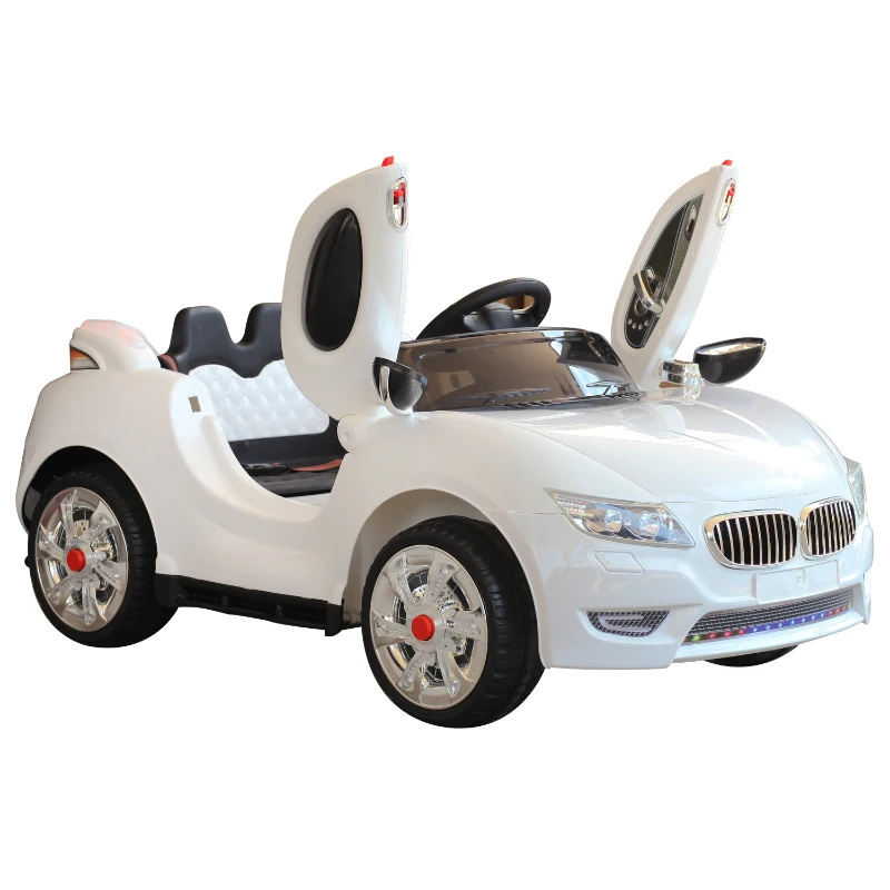 HOMCOM Coche Eléctrico para Niño 2+ Años con Mando a Distancia Vehículos Eléctricos Con Música y Luces Doble Apertura de Puerta Batería 12V Carga 25kg 128×80×53cm Blanco