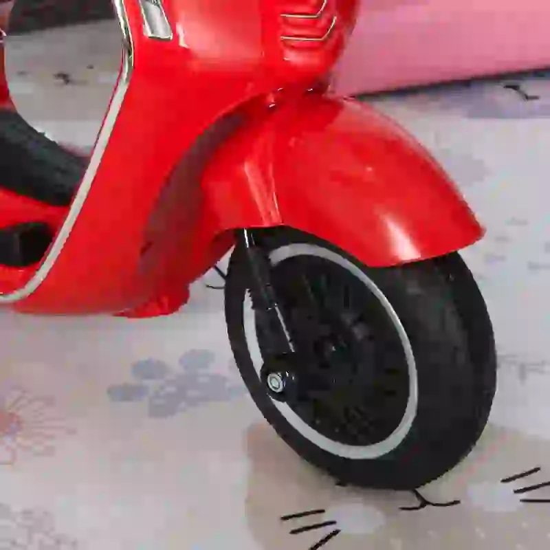 HOMCOM Mota Elétrica Vespa com Faróis Música 2 Rodas Auxiliares para Crianças acima de 3 Anos 108x49x75 cm Vermelha