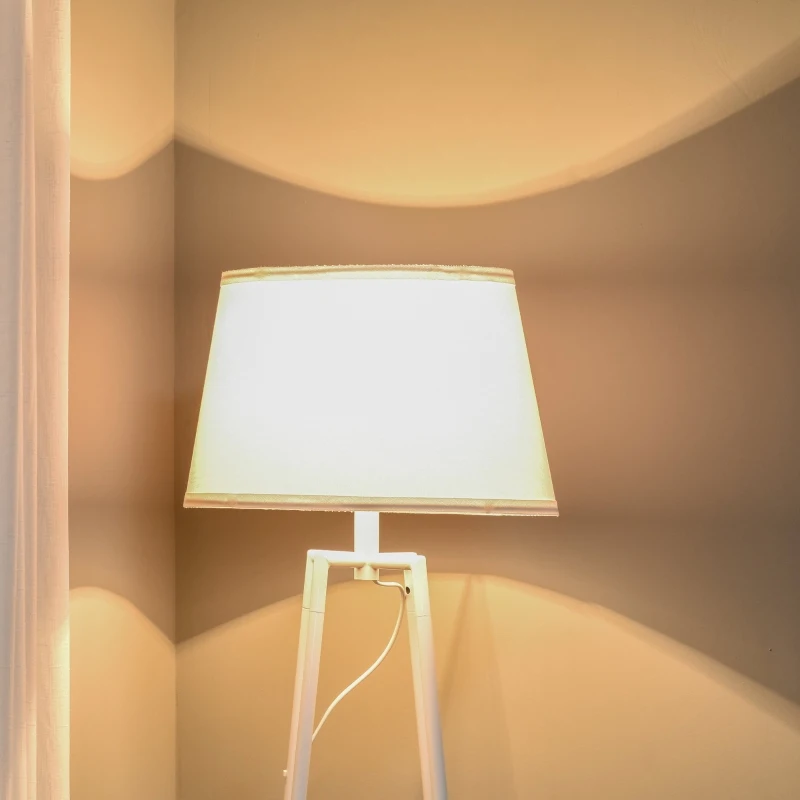 HOMCOM Lâmpada de pé Tripé de metal Soquete E27 de Máximo 40W com tela de linho e prateleira de 2 níveis 35,5x35,5x158 cm Branco