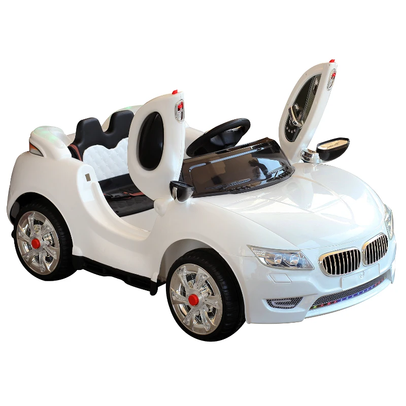 HOMCOM Voiture électrique enfant 2 places 12 V 3,5-7,5 Km/h 2 moteurs phares LED + bandes lumineuses fonction USB MP3 télécommande parentale blanc