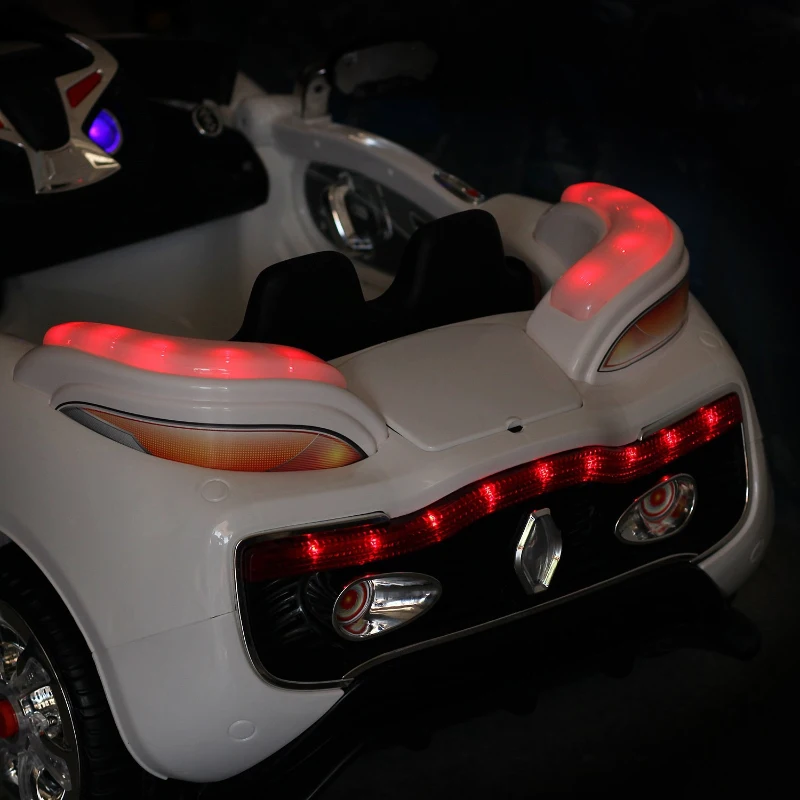 HOMCOM Macchina Elettrica per Bambini con Telecomando 12V in PP Bianco 128 × 80 × 53cm