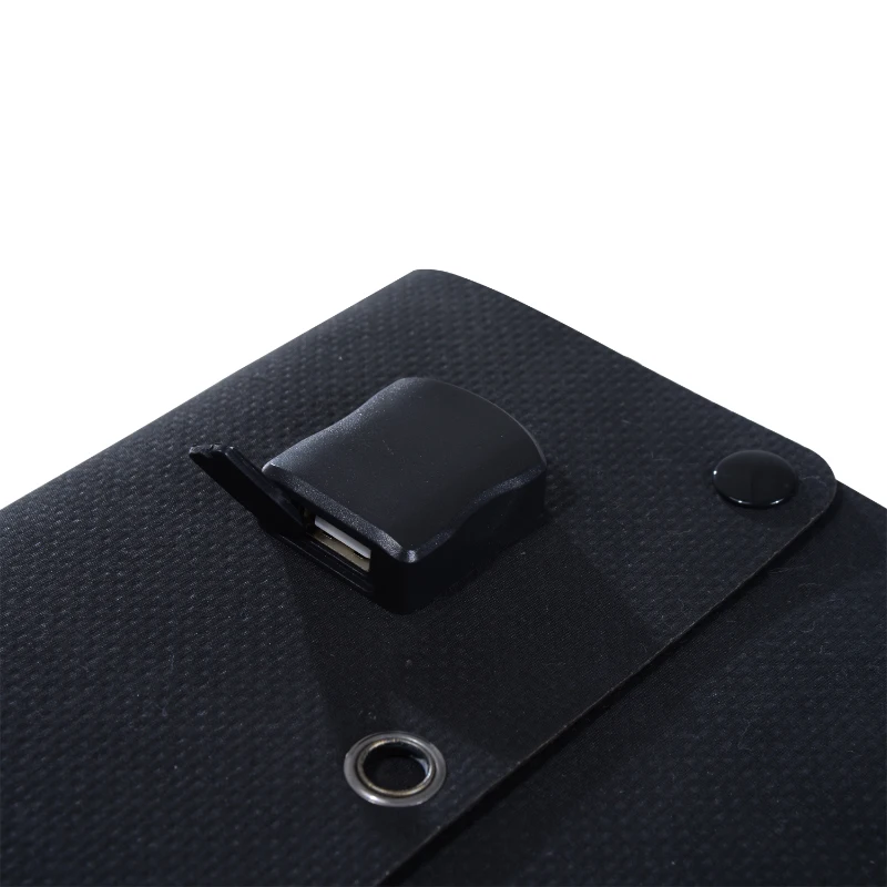 Outsunny - Caricabatteria Solare 10W Pieghevole con 3 Pannelli ad Alta efficienza 58 x 18.5cm Nero