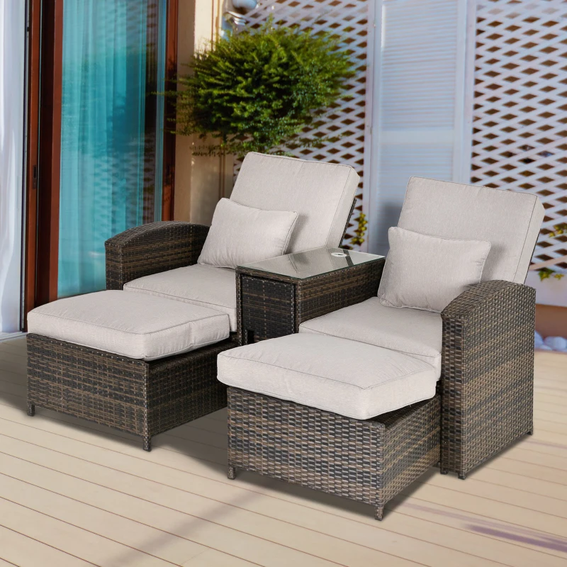 Outsunny Set 2 Sedie Sdraio da Giardino Reclinabili con Tavolino, Lettino Prendisole Imbottito in Rattan Sintetico, Marrone e Khaki, 165x75x96cm