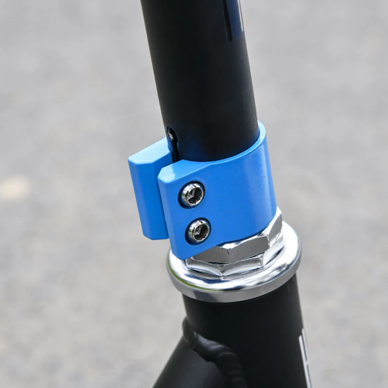 HOMCOM Trottinette freestyle cascade 2 roues PU pour adultes et adolescents plus de 14 ans roue avant rotation à 360° noir et bleu