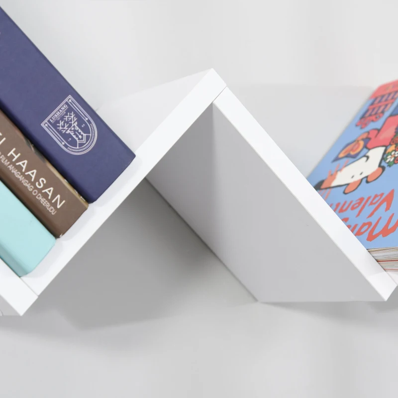 HOMCOM Libreria a Parete Sospesa di Design in Legno a Forma di V, per Casa e Ufficio, Bianco, 80.6 x 16 x 15.2cm