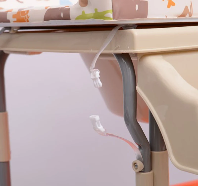 Mobiler Baby Wickeltisch mit Wickelauflage und Badewanne (2 in 1) Modell 1