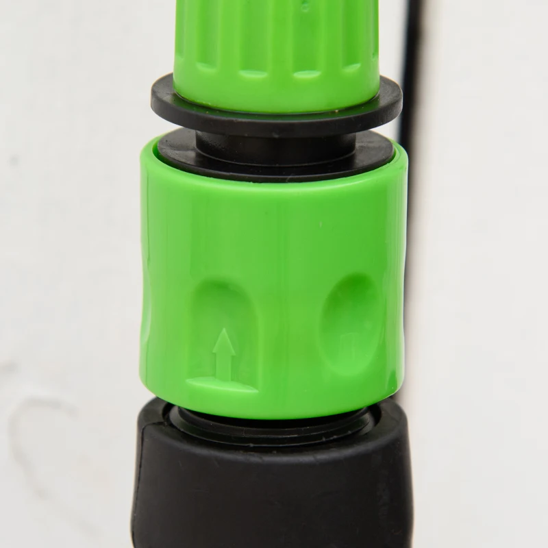 Outsunny Tubo da Giardino Estensibile da 15m con Pistola Spray a 8 Funzioni, Verde