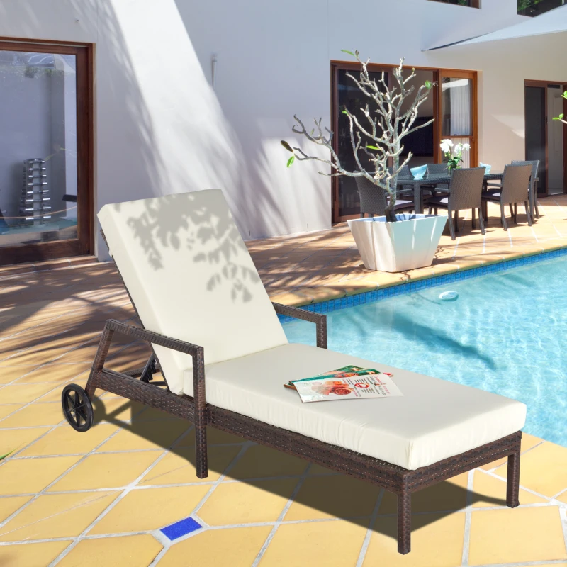 Outsunny Tumbona de Ratán de Jardín con Cojines Acolchados Respaldo Ajustable en 5 Posiciones 2 Ruedas y Tela Extraíble Lavable Carga 160 kg 67x196x96 cm Crema