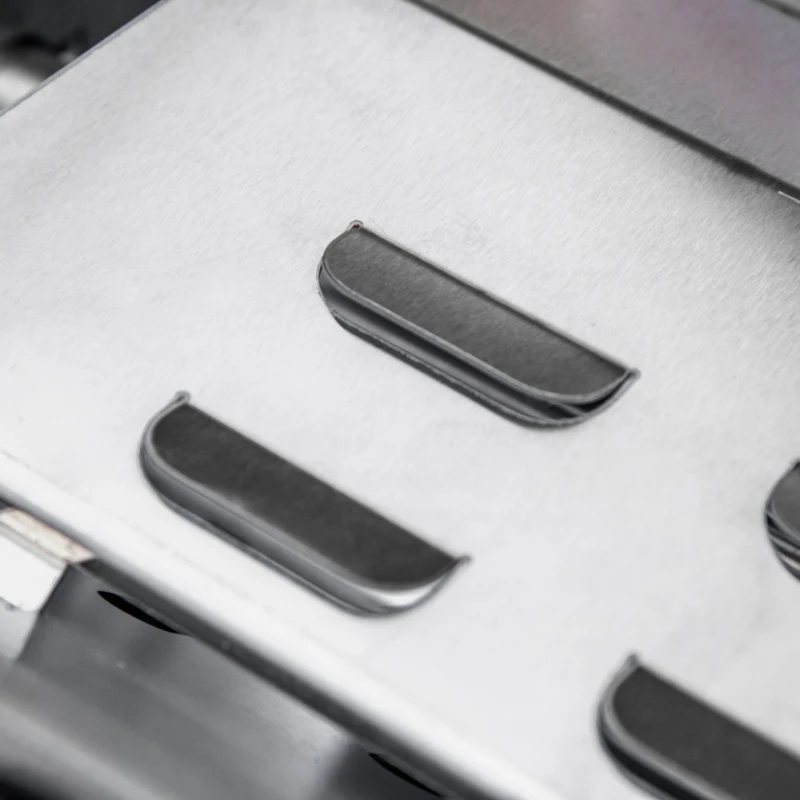 Outsunny Tischgrill Gasgrill BBQ abnehmbar Camping Grill mit Grillnetz Schlauch klein Outdoor Tischgasgrill Picknick Edelstahl Silber 52 x 40 x 31 cm