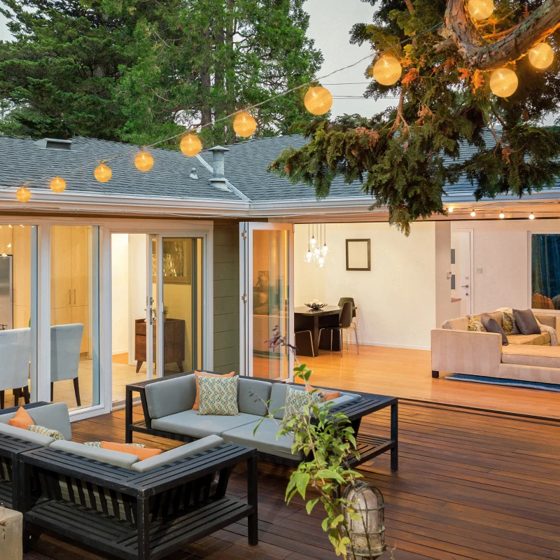 Outsunny 4 Grinaldas de Luzes LED de 5,3m com 20 Bolas com Ecrã de Algodão Luzes Branco Quente para Decoração de Interiores e Exteriores