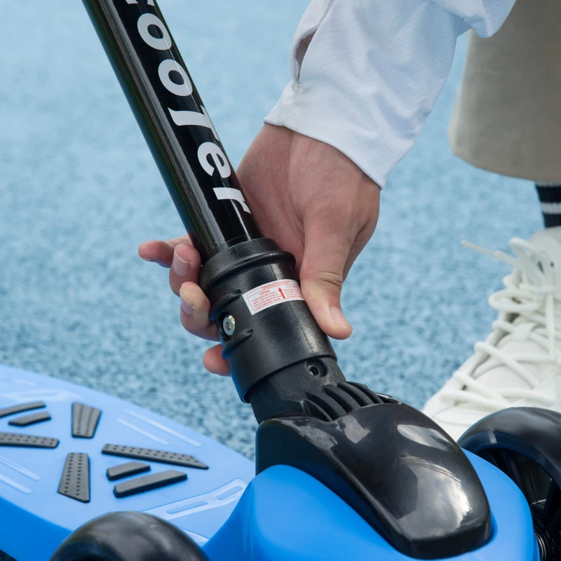 HOMCOM Trottinette enfant pliable - 3 roues lumineuses LED - hauteur guidon réglable - frein à friction arrière - métal PP pour enfants de 3 à 8 ans bleu