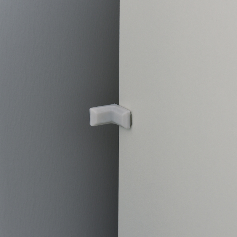 Szafa garderobiana z drążkiem szufladą kolor biały + naturalny