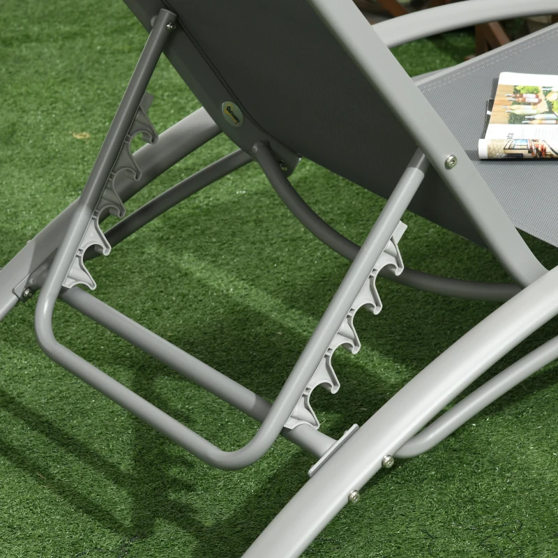Outsunny Set de 2 Sezlonguri si Masa Pliabila cu Blat din Sticla, Sezlonguri Pliabile pe 4 Niveluri si Perna pentru Tetiera, Gri