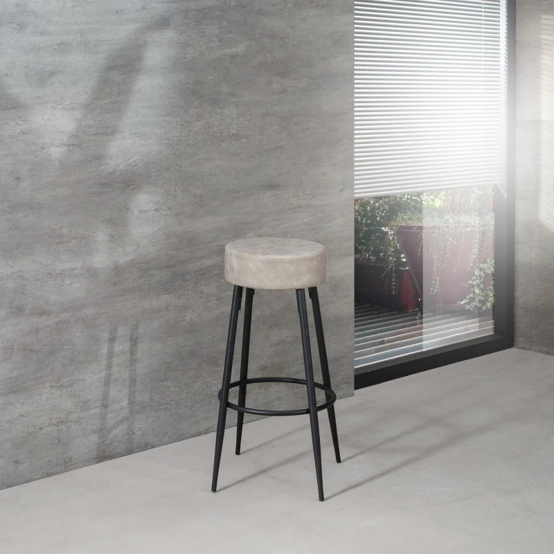 STONES Set 2 Sgabelli in microfibra con gambe in metallo verniciato, 33x33x77.5cm, beige, nero