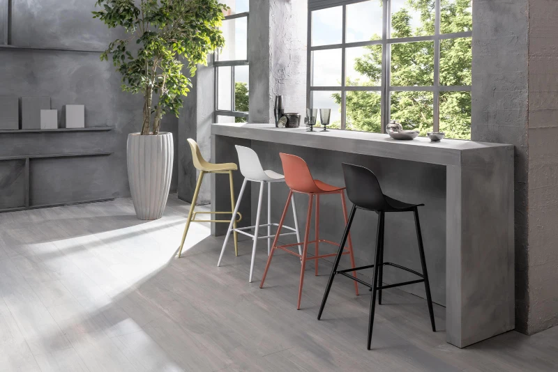 STONES Set 4 Sgabelli da cucina in polipropilene con gambe in metallo, 47.5x47x91.5cm, nero