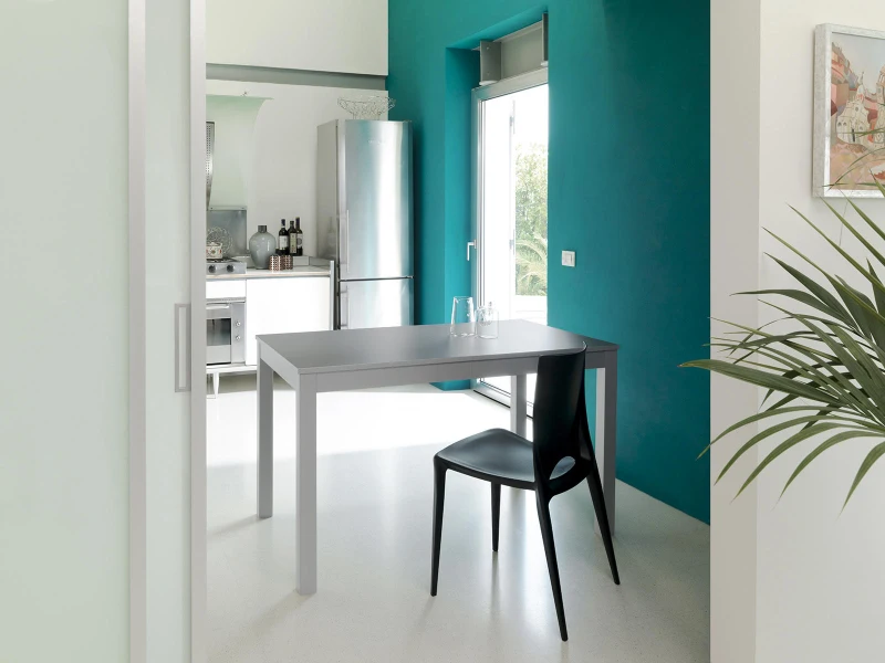 STONES Tavolo allungabile in melaminico con gambe in faggio massello, 80x130/210x76cm, grigio chiaro