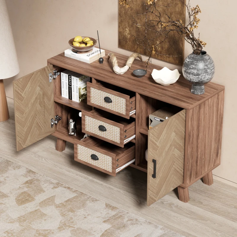 Credenza con Motivo a Spina di Pesce, Tre Cassetti e Due Ante, Gambe in Legno Massello, color Legno Naturale