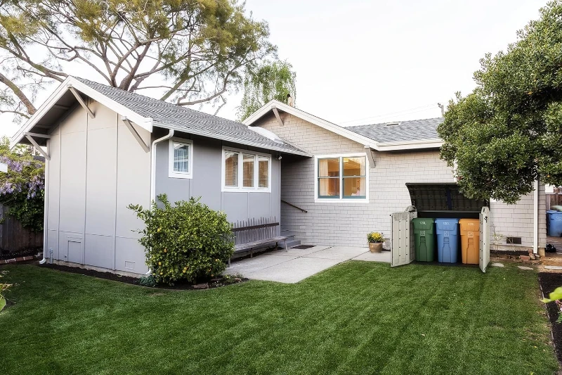 Keter Porta Attrezzi da Giardino Store-It-Out Ultra, 2000L, Effetto Legno, Beige, 177x111x134H cm