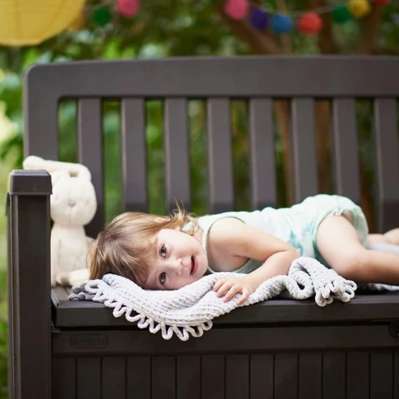 Keter Panchina Contenitore da Giardino Patio, 227L, Effetto Legno, Grafite, 132,7x61,2x89H cm