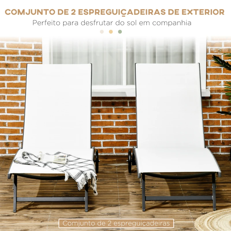 Outsunny Conjunto de 2 Espreguiçadeiras para Exterior com Encosto Ajustável em 5 Níveis e Rodas para Praia Piscina 165x66x102cm Branco e Preto