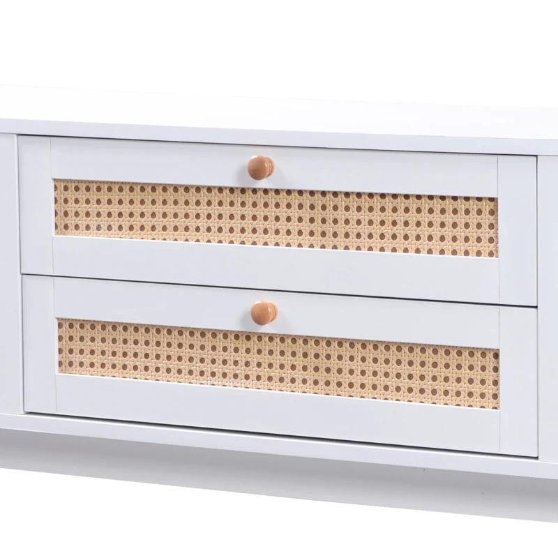 TV-Schrank im Landhausstil mit Rattanseiten, Türen und Schubladen aus Massivholz, Weiß