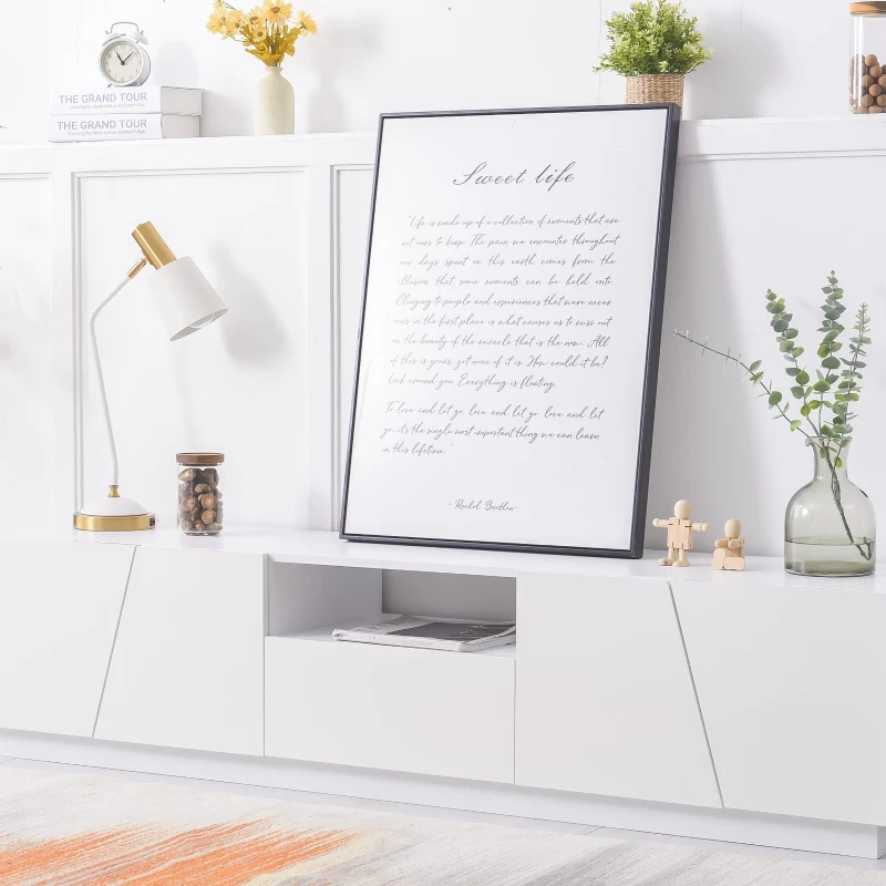 Moderner TV-Schrank im Patchwork-Stil mit glänzenden Türverkleidungen und unregelmäßigem Schnittdesign, Weiß