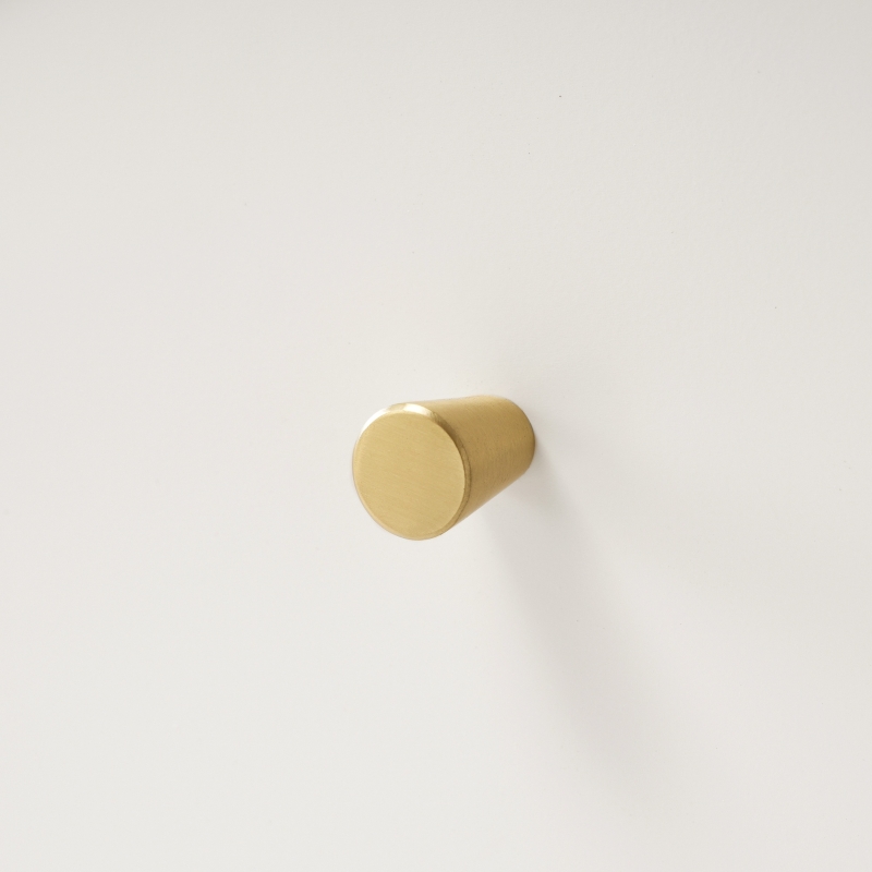 Crédence Élégante avec 2 Portes et 3 Tiroirs, Étagère Réglable, Meuble de Rangement pour Chambre à Coucher, Blanc Crème