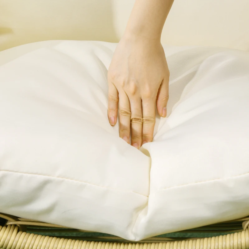 Outsunny Poltrona de Exterior de Vime PE com Almofadas Encosto Acolchoado Pés Ajustáveis e Estrutura de Metal 88x85x143 cm Natural e Creme